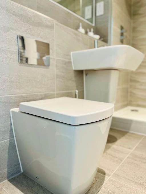 Stunning One Bedroom Apartment In Old Trafford Манчестер Экстерьер фото